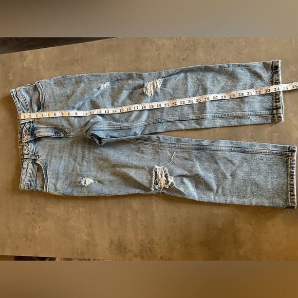Wrangler Blue Jeans with Distressed Details 6/28 - Picture 6 of 8